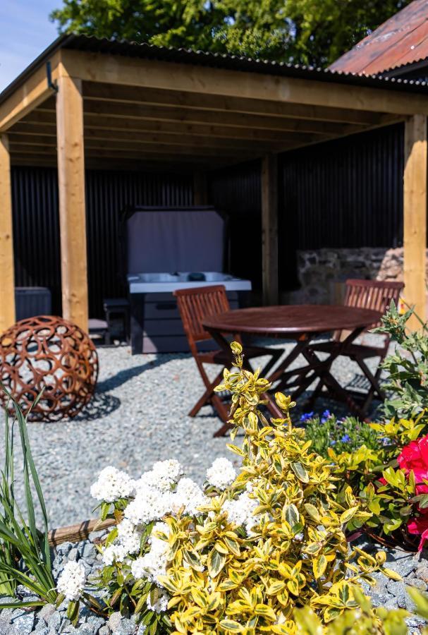 The Shire Luxury Converted Horse Lorry With Private Hot Tub Cyfie Farm Llanfyllin Екстериор снимка